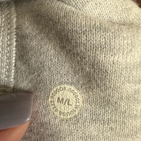Lululemon Scuba Oversized 1/2 Zip Hoodie
Heathered Core Ultra Light Grey! EUC - Picture 2 of 2